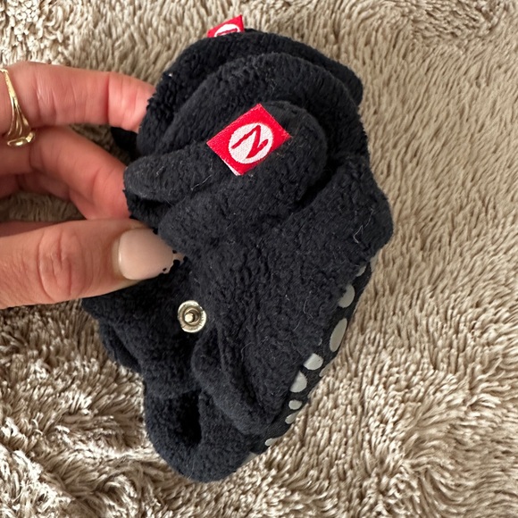 Baby booties for the cold. - Picture 6 of 8